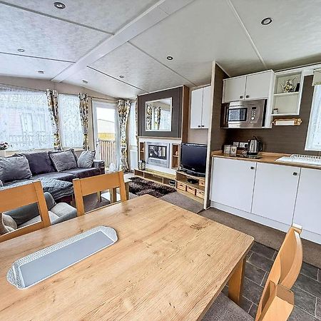 Brilliant Caravan With A Partial Sea View In Suffolk Ref 32026Az Lowestoft Exterior foto