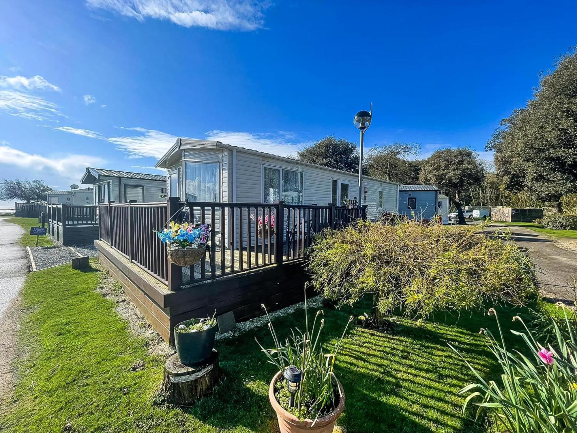 Brilliant Caravan With A Partial Sea View In Suffolk Ref 32026Az Lowestoft Exterior foto