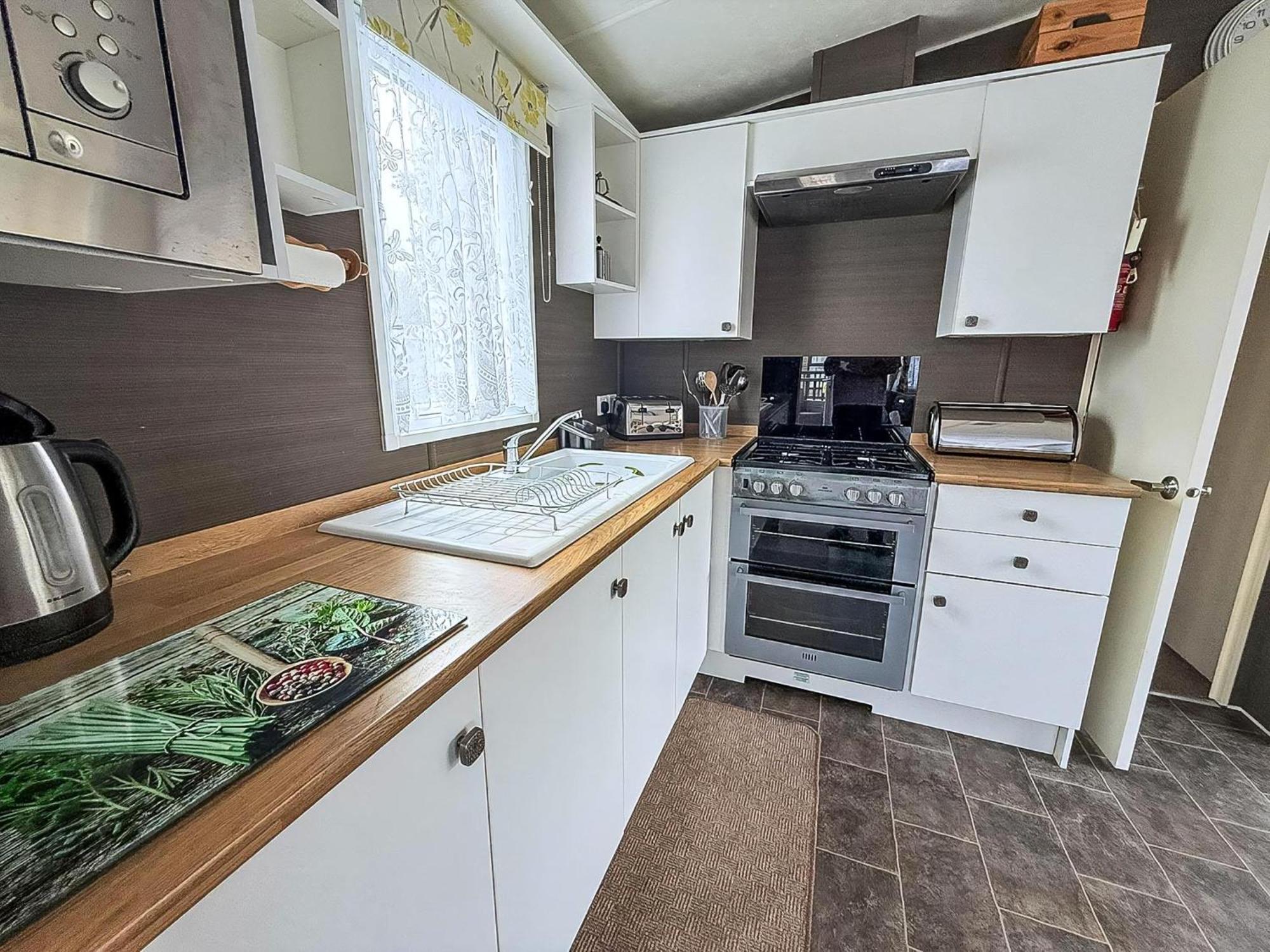 Brilliant Caravan With A Partial Sea View In Suffolk Ref 32026Az Lowestoft Exterior foto