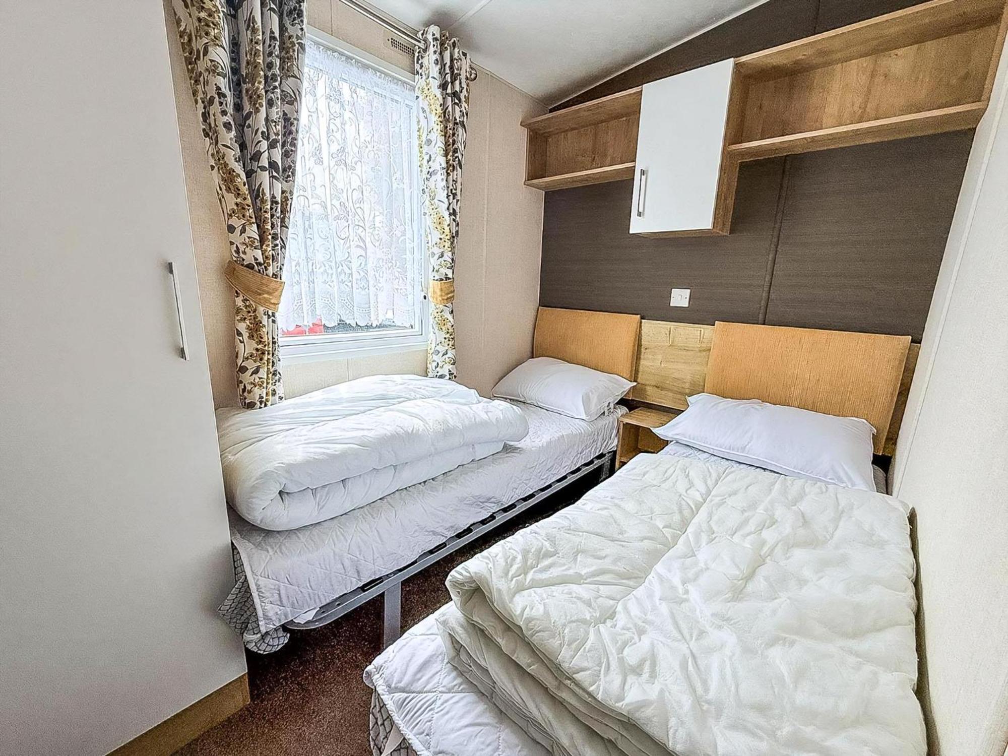Brilliant Caravan With A Partial Sea View In Suffolk Ref 32026Az Lowestoft Exterior foto