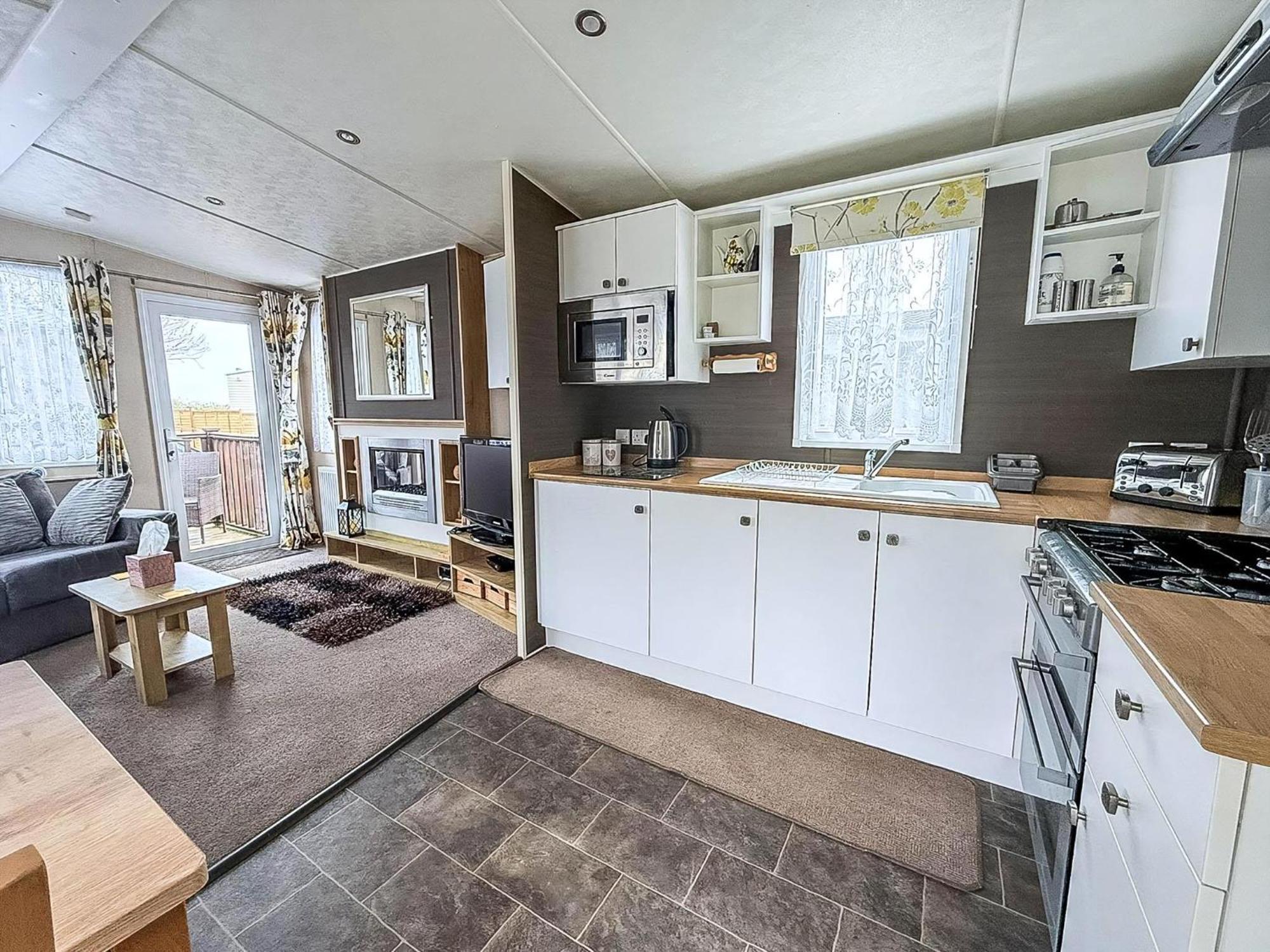 Brilliant Caravan With A Partial Sea View In Suffolk Ref 32026Az Lowestoft Exterior foto